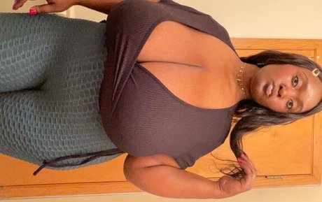 Submittress exclusive actress picture