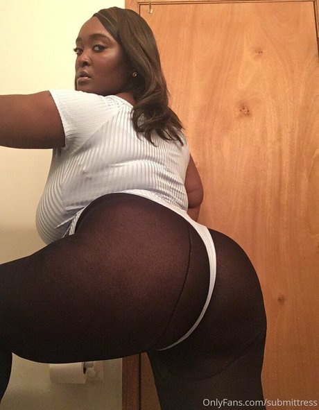 Submittress hot model images