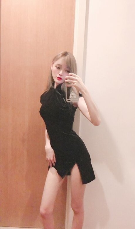 Tako wei star naked photo