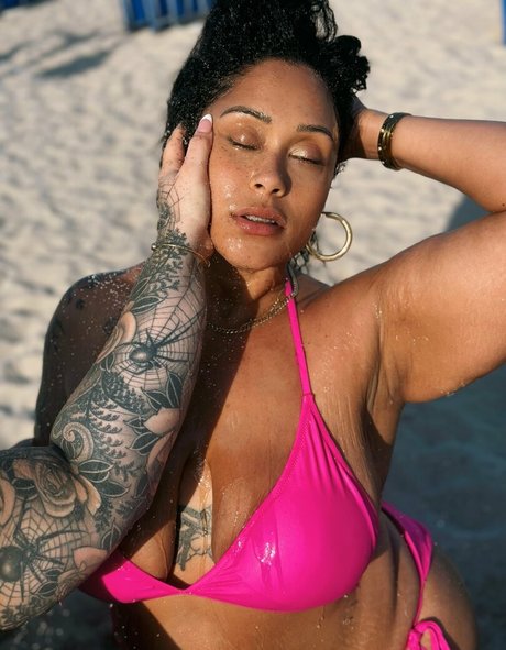 thickfancy naked star photos