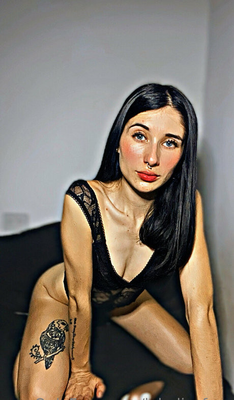 looladiaz model adult picture