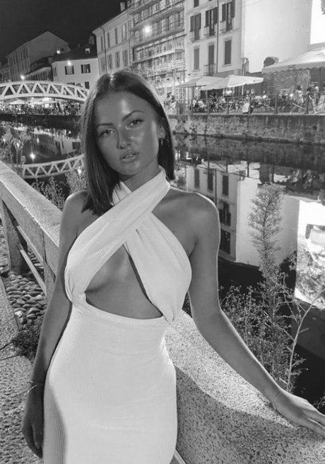 Agathe Bailleul star sexy images