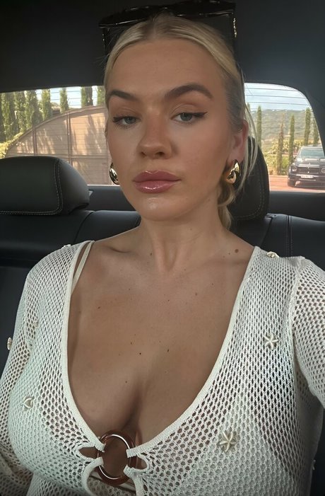 Grace Beverley star nude photo