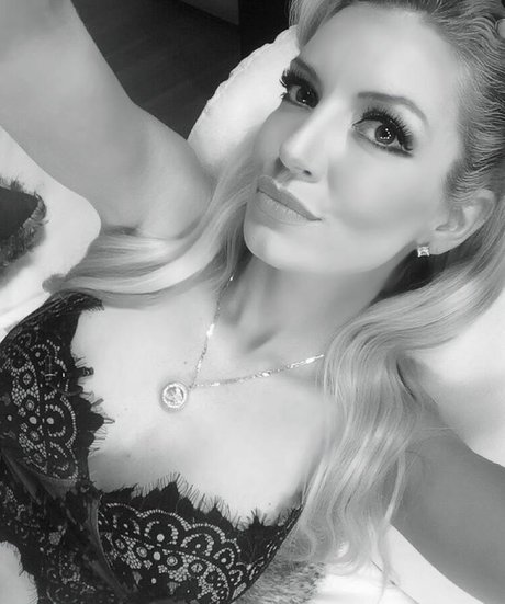 eyes onlyfans erotic image
