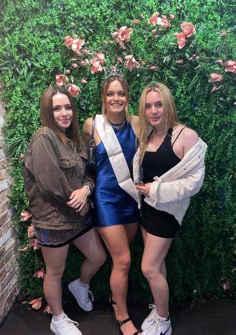Lauren Lindsay pretty star img