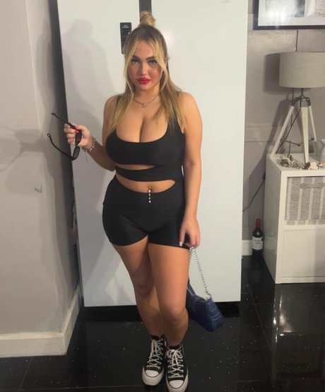 Caoimheeee hd model pic