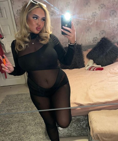 Caoimheeee star top photo