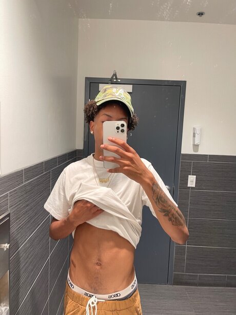 Yunggkng high quality model image