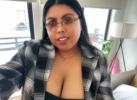 Sunshine Tongue pornstar erotic images