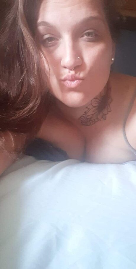 Pheonix22 model naked pic