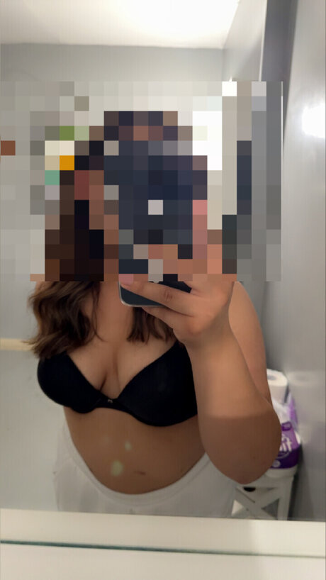 Sassybaddie101 porn model image