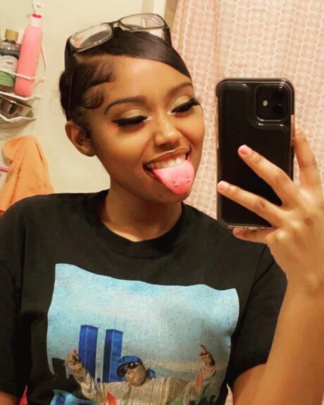 Hennessyxoxo pornstar naked picture