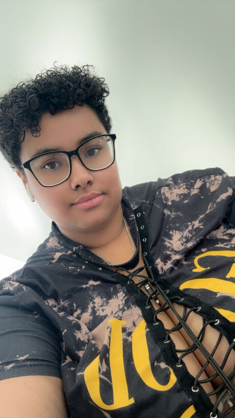 BBW Goddess model pretty img