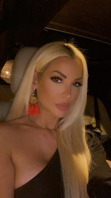 Blondbmbshel star high quality picture