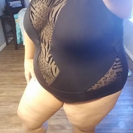 Luci Crush adult model img
