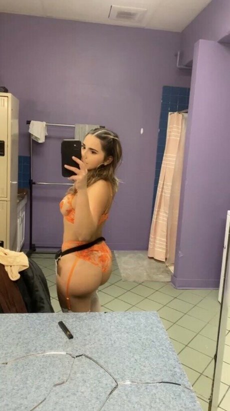 Shellyy13 nude pornstar picture