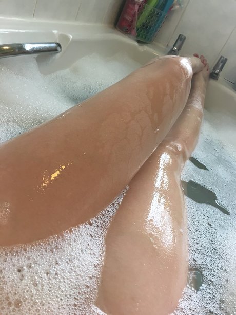 Bbgumbitchh nude pornstar gallery