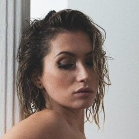Lysandre Nadeau sex model pics
