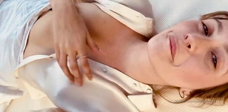 Lysandre Nadeau sexy pornstar gallery