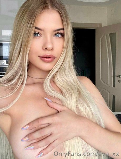 eva xx beautiful model image