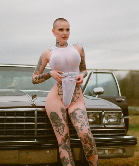 Embodoe nudes star img