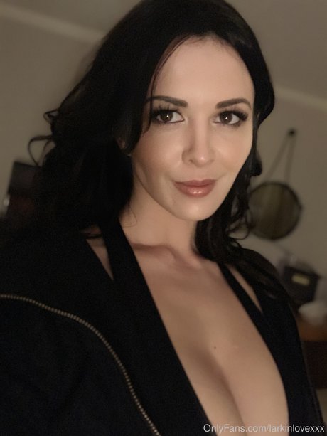 Larkin Love nude actress pictures