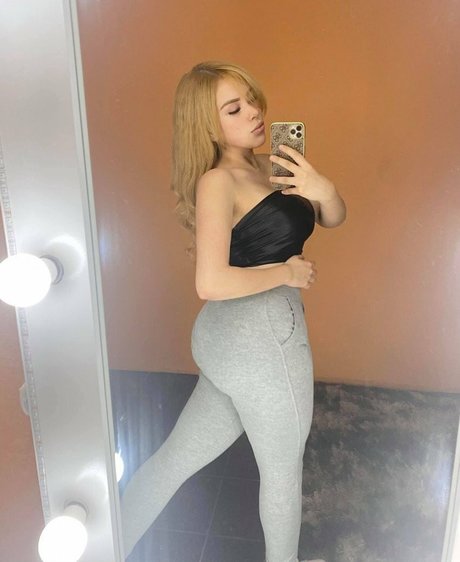stephanie scarleth art model image