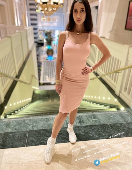 Sweet Buttocks sexy model pic