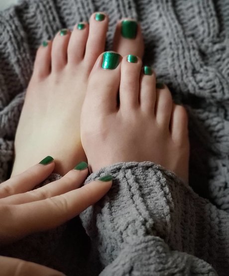 Tiny feet treat top actress picture