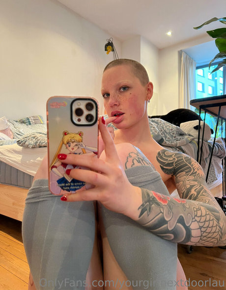 tweetylau erotic model photo