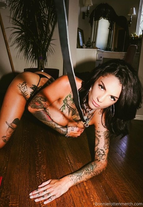 amateur asian onlyfans top picture