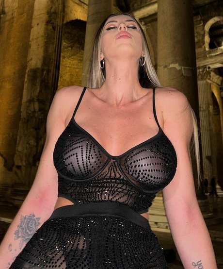 Eva Menta star sexy photos