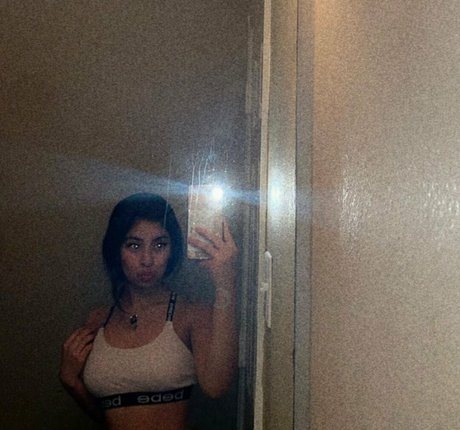 famous girls onlyfans erotic photo