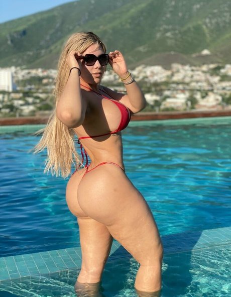 Desiree Gonzalez model hot pics