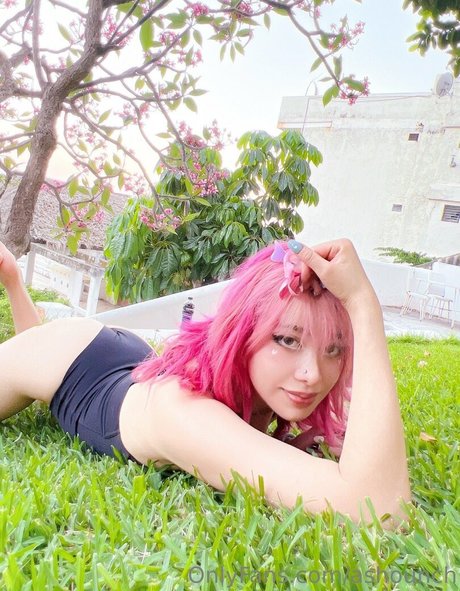 Ashounch model free photos