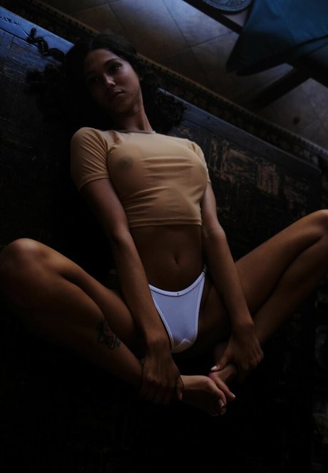 Maia Serena naked model image