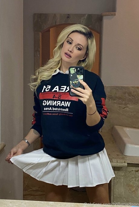 Holly Madison porn actress photo
