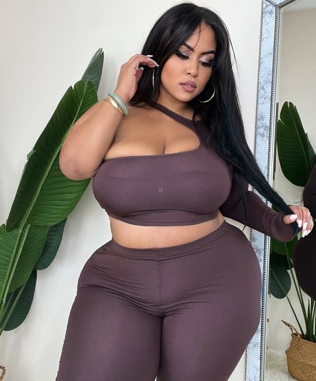 uilanibabe nudes model picture