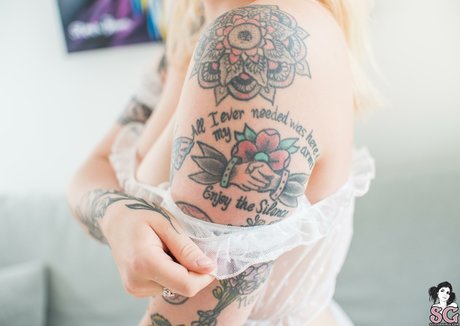 Petal SG nude actress photo