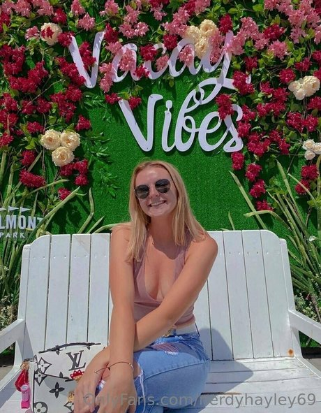 nerdyhayley69 porn model pic