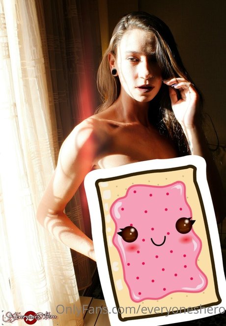 everyoneshero naked star gallery