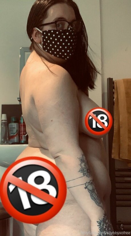 tillybbyxofree naked pornstar gallery