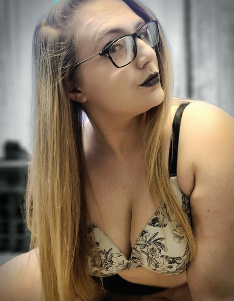 yourlovelylady pornstar pretty pic
