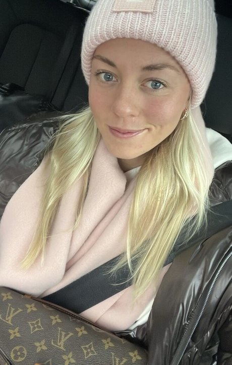 Carina Witthoeft exclusive actress pictures