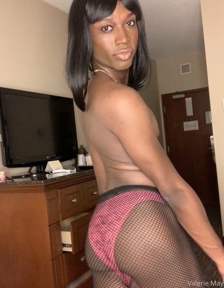 Itsvaleriemay exclusive star pic
