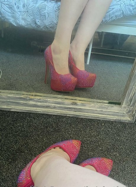 foxiefeetfetish star nudes pic