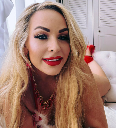 love misssarah basic exclusive star pictures