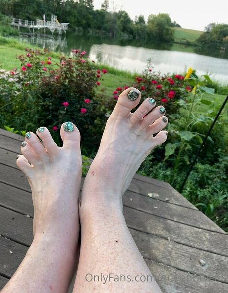 queenofvans nude star img