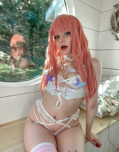 Ri Care star naked photo