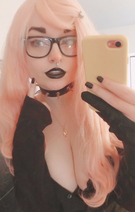 GothTamago hot model pic